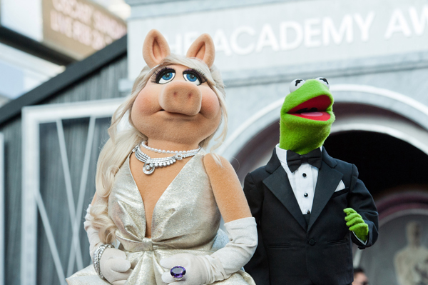 High Quality Piggy and Kermit wedding Blank Meme Template