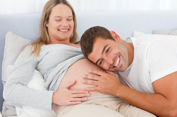 happypregnantcouple Blank Meme Template
