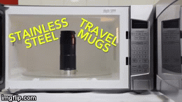 Botol minum stainless steel, karena panasnya nggak bisa merata dan itu bisa merusak microwave-mu. (Via: youtube.com)