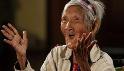 Old pinay woman laughing Blank Meme Template