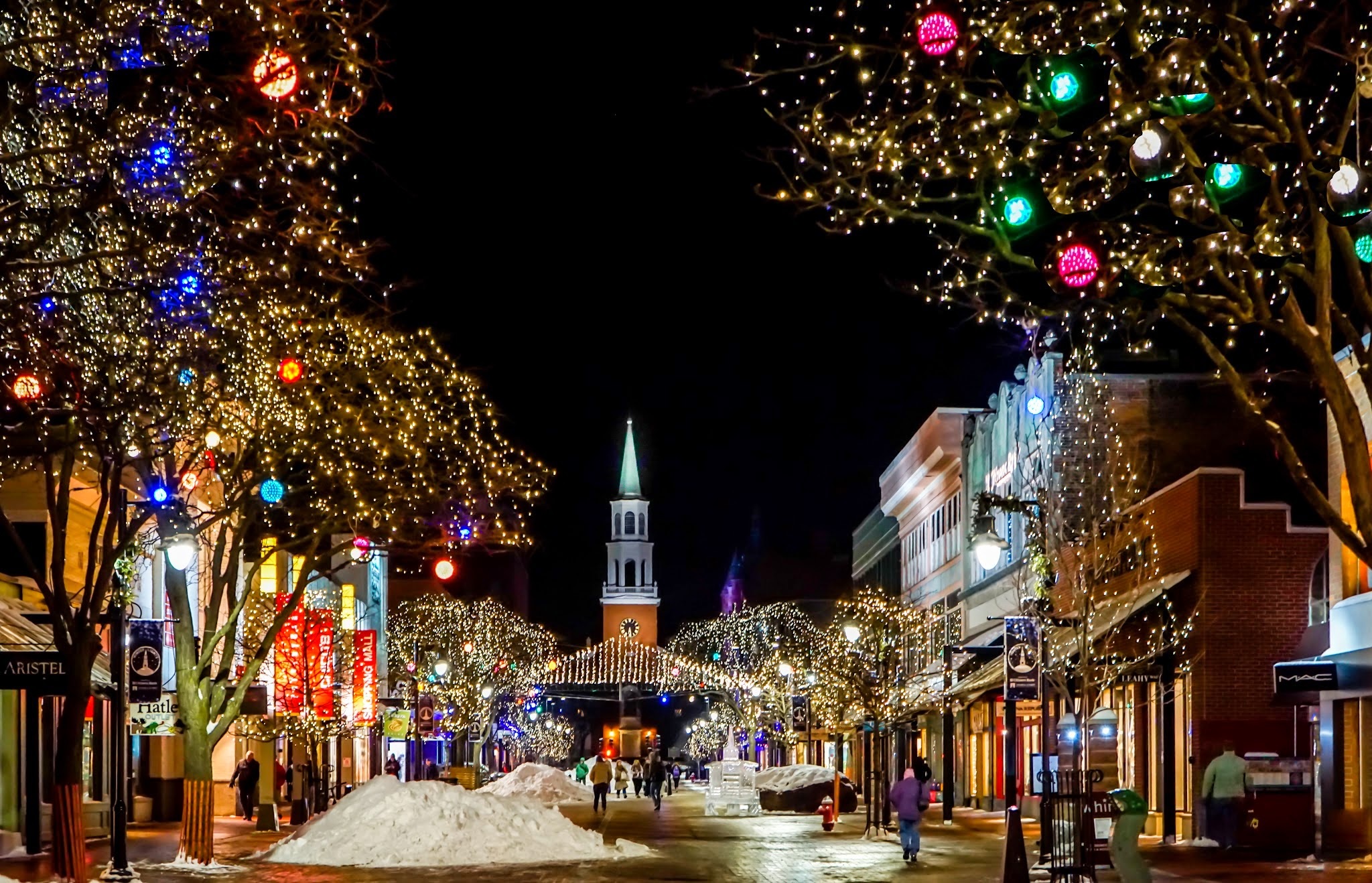 New year's night. Берлингтон Вермонт Рождество. Берлингтон Вермонт зимой. Улица вечерняя Кристмас в США. Крисмас в Онтарио в городе Берлингтон.