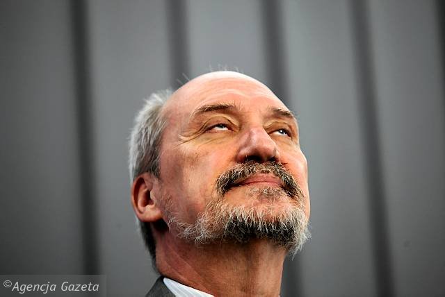 macierewicz Blank Meme Template